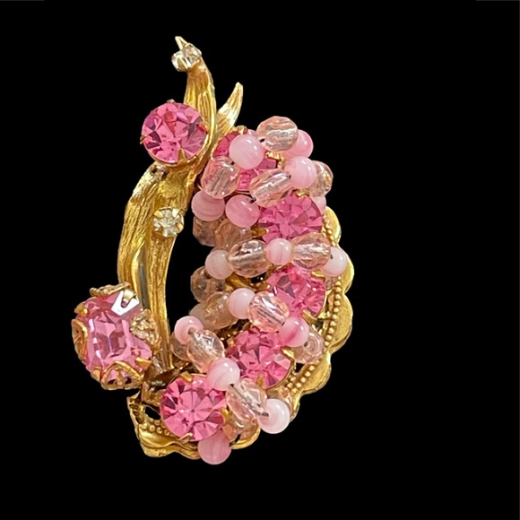 Vintage Pair Of Robert Clip Pink Rhinestone Earrings - Picture 4 of 9